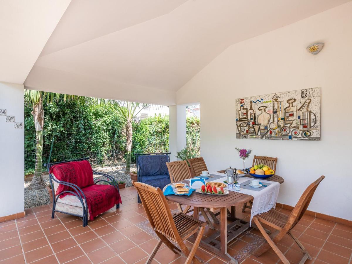 Il Giardino Dell'Arte Bed & Breakfast Capoterra Exterior photo